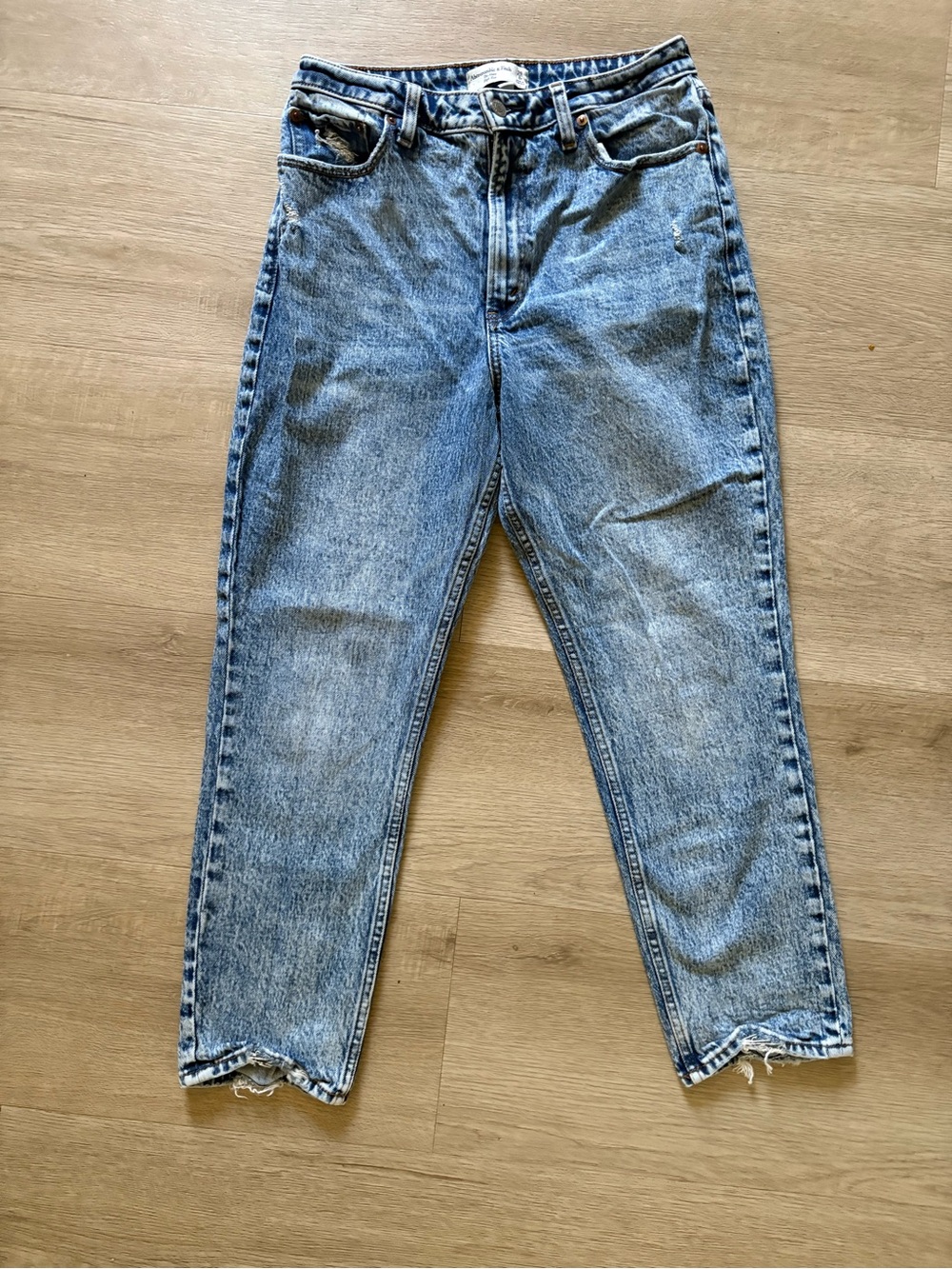 Abercrombie & Fitch Light Blue Cropped Women's Jeans